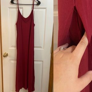 Maroon maxi dress with POCKETS!